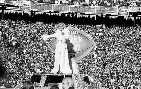 Super Bowl IV, Broadway star Carol Channing became one of the first celebrities to perform