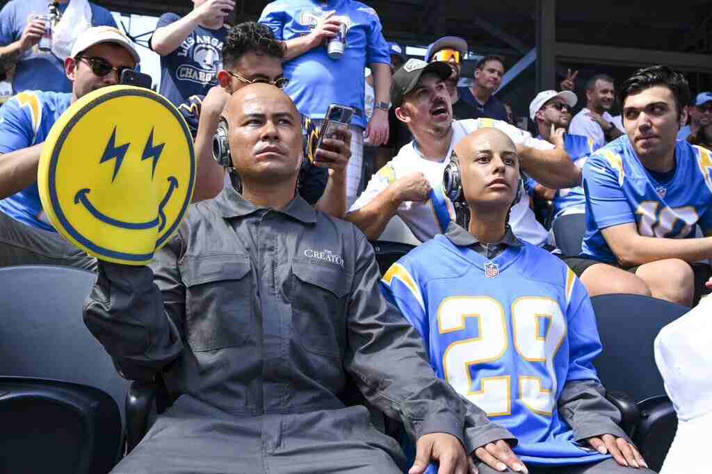 Let’s talk about us the fans. We’re not left out of the action, thanks to AI revolutionizing the NFL from the stands to the screen.