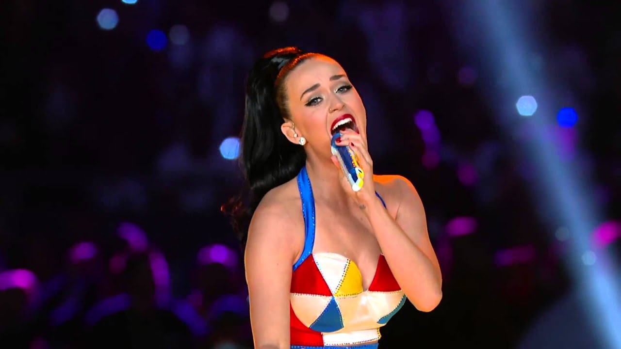 One standout moment was Katy Perry’s 2015 performance, which featured a giant mechanical lion and the now-famous “Left Shark.” These viral moments underscored the halftime show’s role in driving social media conversations.