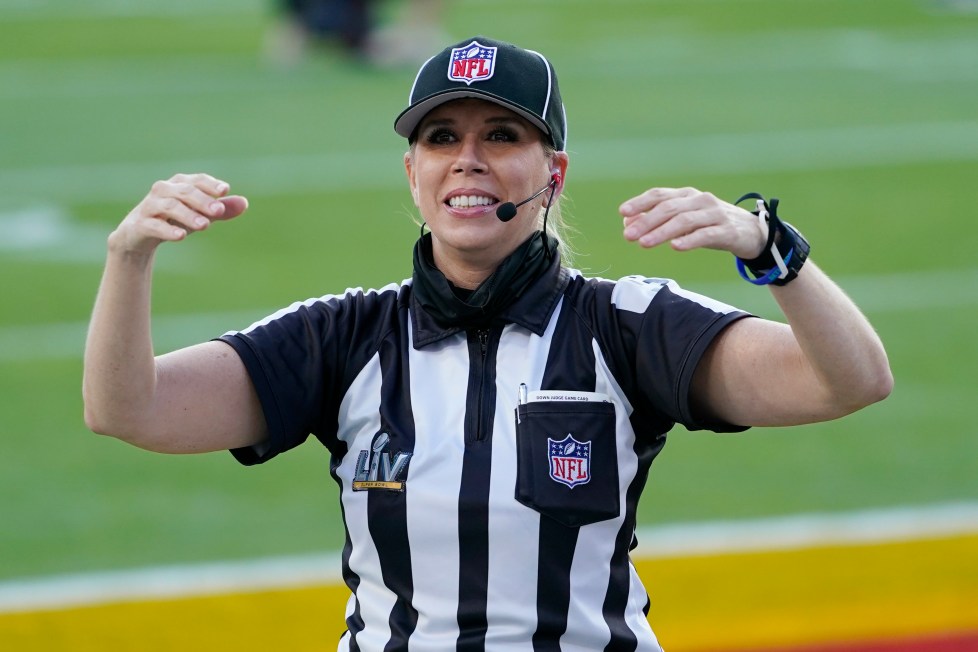 Sarah Thomas: A Milestone in Officiating In 2021, Sarah Thomas became the first woman to officiate a Super Bowl (Super Bowl LV).